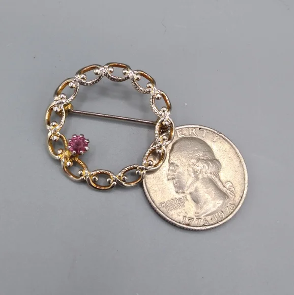 Gold tone Filigree Rhinestone Wreath Circle Brooch Pin Vintage - Picture 9 of 10